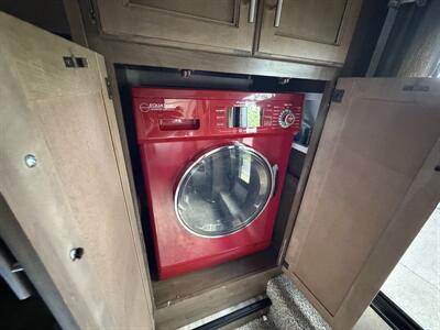 2019 Keystone Cougar 315RLS - Photo 17 - Oregon City, OR 97045