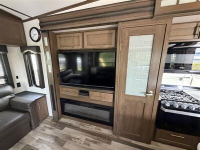 2019 Keystone Cougar 315RLS - Photo 8 - Oregon City, OR 97045