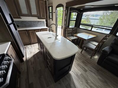 2019 Keystone Cougar 315RLS - Photo 14 - Oregon City, OR 97045