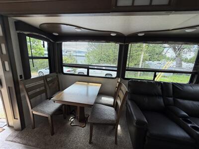 2019 Keystone Cougar 315RLS - Photo 10 - Oregon City, OR 97045
