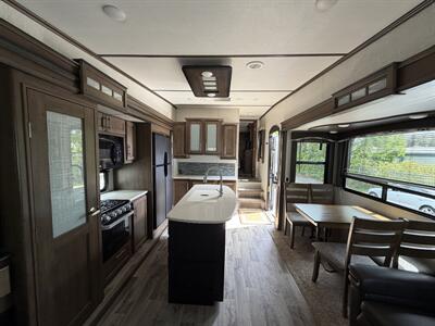 2019 Keystone Cougar 315RLS - Photo 6 - Oregon City, OR 97045