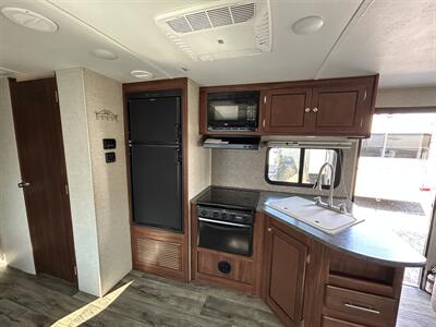 2017 Heartland Wilderness 2750RL   - Photo 10 - Oregon City, OR 97045