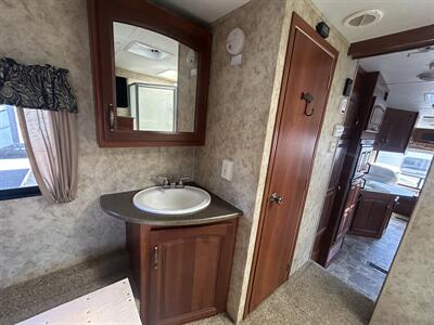 2012 Keystone Cougar 276RLSWE   - Photo 13 - Oregon City, OR 97045