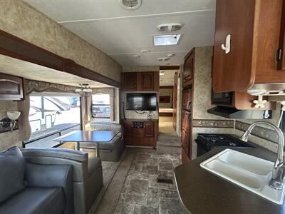 2012 Keystone Cougar 276RLSWE   - Photo 5 - Oregon City, OR 97045