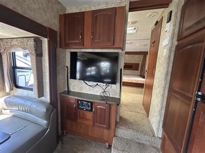 2012 Keystone Cougar 276RLSWE   - Photo 10 - Oregon City, OR 97045