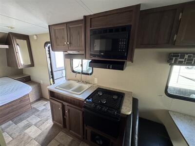 2016 Dutchmen Coleman CT192RD - Photo 12 - Oregon City, OR 97045