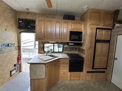 2006 Keystone Raptor 3612   - Photo 10 - Oregon City, OR 97045