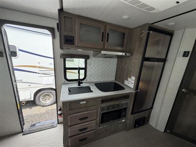 2021 Forest River Surveyor 19BHLE - Photo 7 - Oregon City, OR 97045