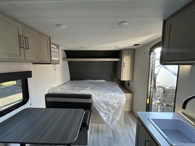 2024 Keystone Springdale 1800BH - Photo 5 - Oregon City, OR 97045