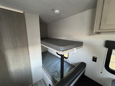 2024 Keystone Springdale 1800BH - Photo 8 - Oregon City, OR 97045