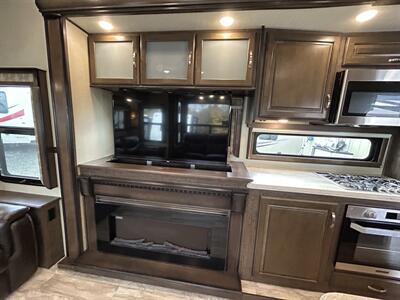 2018 Grand Design Solitude 373FB   - Photo 9 - Oregon City, OR 97045