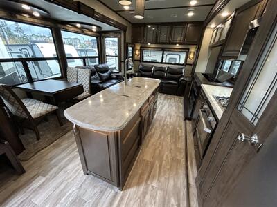 2018 Grand Design Solitude 373FB   - Photo 11 - Oregon City, OR 97045