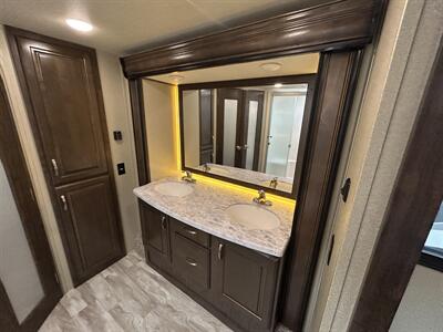 2018 Grand Design Solitude 373FB   - Photo 19 - Oregon City, OR 97045