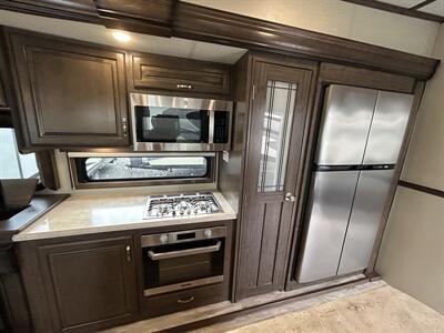 2018 Grand Design Solitude 373FB   - Photo 12 - Oregon City, OR 97045