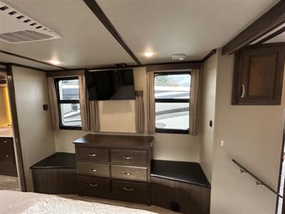 2018 Grand Design Solitude 373FB   - Photo 17 - Oregon City, OR 97045