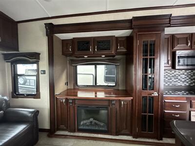 2016 Jayco Designer 37RS   - Photo 11 - Oregon City, OR 97045