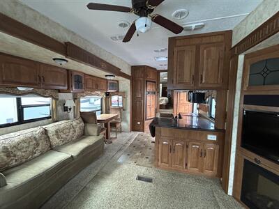 2011 Keystone Montana 3150RL - Photo 5 - Oregon City, OR 97045