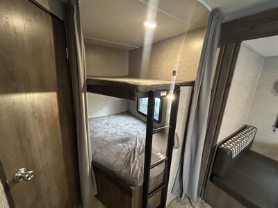 2020 Dutchmen Coleman Lantern 263BH   - Photo 10 - Oregon City, OR 97045