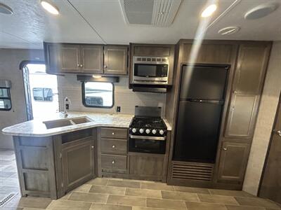 2020 Dutchmen Coleman Lantern 263BH   - Photo 9 - Oregon City, OR 97045