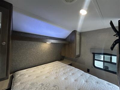 2020 Dutchmen Coleman Lantern 263BH   - Photo 11 - Oregon City, OR 97045