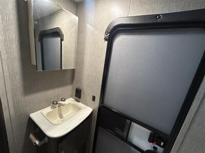 2020 Dutchmen Coleman Lantern 263BH   - Photo 13 - Oregon City, OR 97045