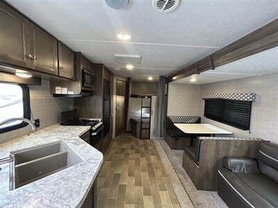 2020 Dutchmen Coleman Lantern 263BH   - Photo 4 - Oregon City, OR 97045