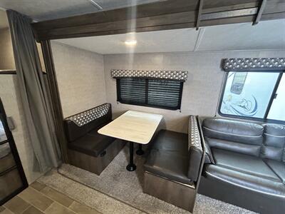 2020 Dutchmen Coleman Lantern 263BH   - Photo 8 - Oregon City, OR 97045