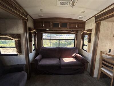 2015 Keystone Montana HM343RL   - Photo 6 - Oregon City, OR 97045