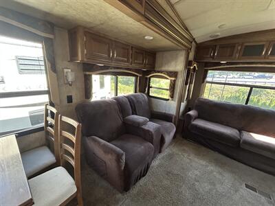 2015 Keystone Montana HM343RL   - Photo 8 - Oregon City, OR 97045