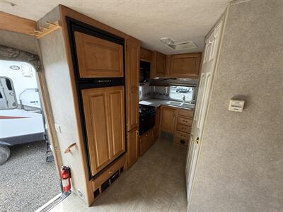 2005 Jayco Greyhawk 24SS   - Photo 12 - Oregon City, OR 97045