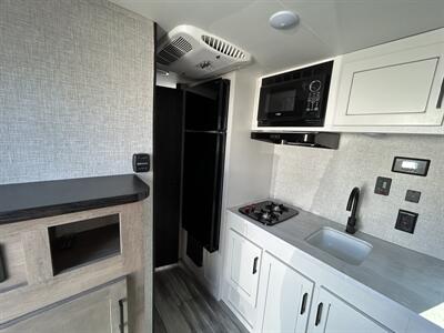 2024 Jayco Jay Flight Baja 154BHW   - Photo 4 - Oregon City, OR 97045