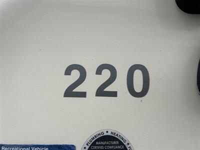 2015 Venture RV Sonic 220 - Photo 3 - Oregon City, OR 97045