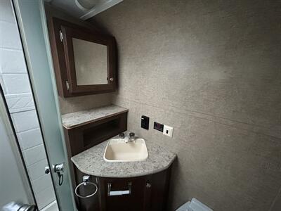 2015 Venture RV Sonic 220 - Photo 11 - Oregon City, OR 97045