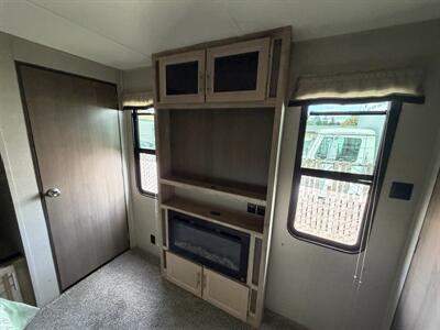 2021 Coachmen Catalina 333RETS - Photo 13 - Oregon City, OR 97045