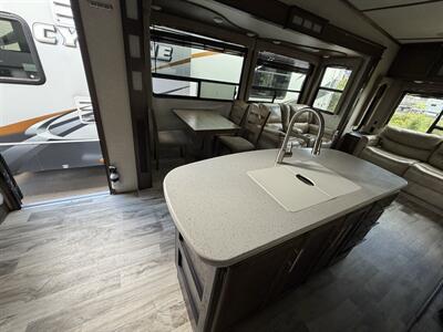 2018 Keystone Cougar 344MKS - Photo 15 - Oregon City, OR 97045