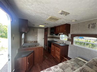 2009 Forest River Wildwood 22FB   - Photo 4 - Oregon City, OR 97045