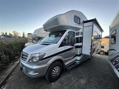 2016 Winnebago Navion 24J   - Photo 1 - Oregon City, OR 97045