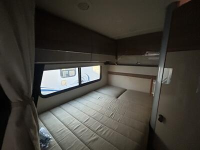 2016 Winnebago Navion 24J   - Photo 13 - Oregon City, OR 97045