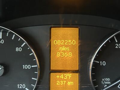 2016 Winnebago Navion 24J   - Photo 4 - Oregon City, OR 97045