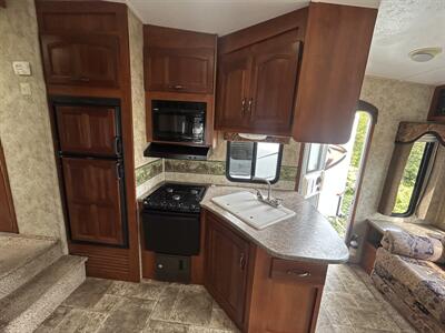 2013 Keystone Cougar 244RLS   - Photo 11 - Oregon City, OR 97045