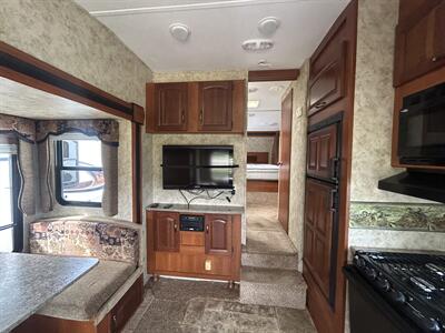 2013 Keystone Cougar 244RLS   - Photo 9 - Oregon City, OR 97045