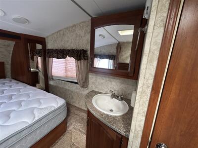 2013 Keystone Cougar 244RLS   - Photo 14 - Oregon City, OR 97045