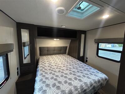2023 Grand Design Transcend 221RB   - Photo 8 - Oregon City, OR 97045