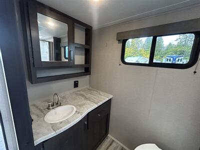 2023 Grand Design Transcend 221RB   - Photo 9 - Oregon City, OR 97045