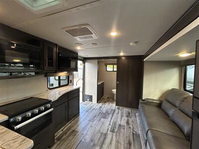 2023 Grand Design Transcend 221RB   - Photo 5 - Oregon City, OR 97045
