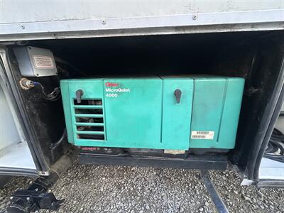 2004 Bigfoot M27 D-Slide   - Photo 15 - Oregon City, OR 97045