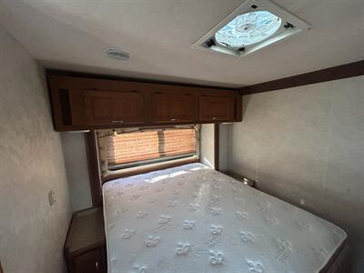 2004 Bigfoot M27 D-Slide   - Photo 10 - Oregon City, OR 97045