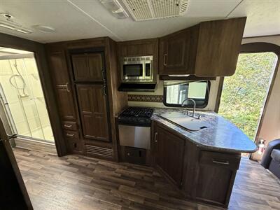 2015 Keystone Cougar 28RLSWE - Photo 10 - Oregon City, OR 97045