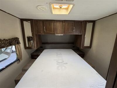 2015 Keystone Cougar 28RLSWE - Photo 11 - Oregon City, OR 97045