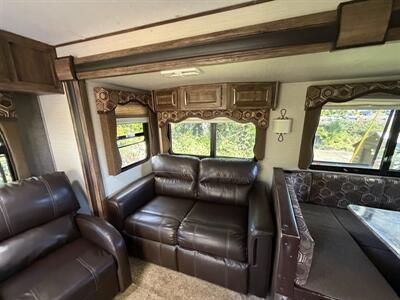 2015 Keystone Cougar 28RLSWE - Photo 7 - Oregon City, OR 97045